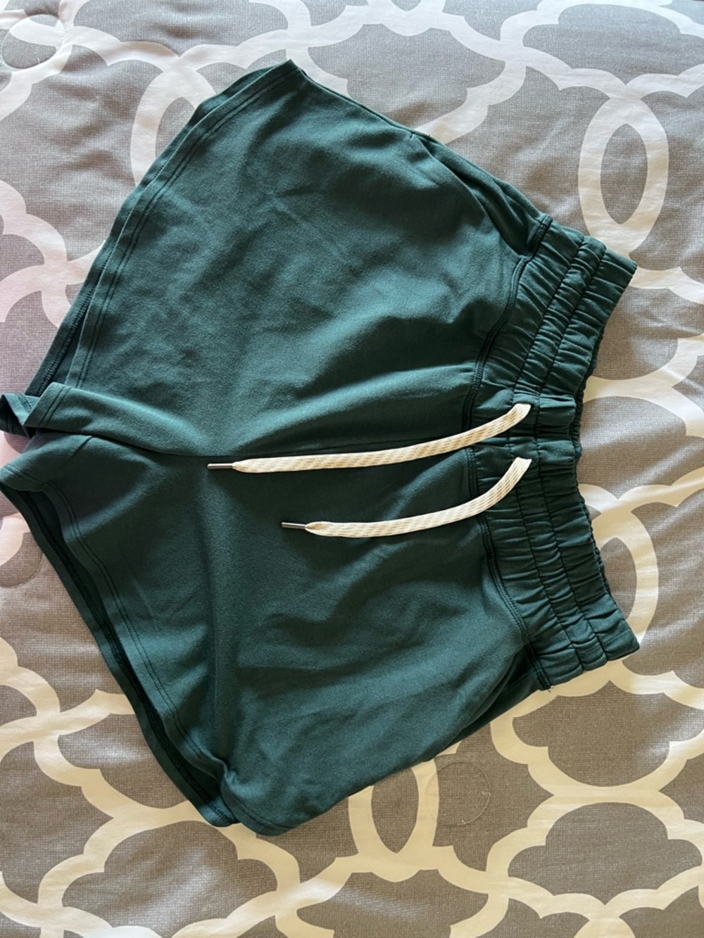 Vuori Deep Forest Green Drawstring Athletic Shorts LIKE NEW